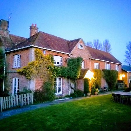 Bridge Farmhouse - Eight Ensuite Bedrooms ซอลส์บรี ภายนอก รูปภาพ