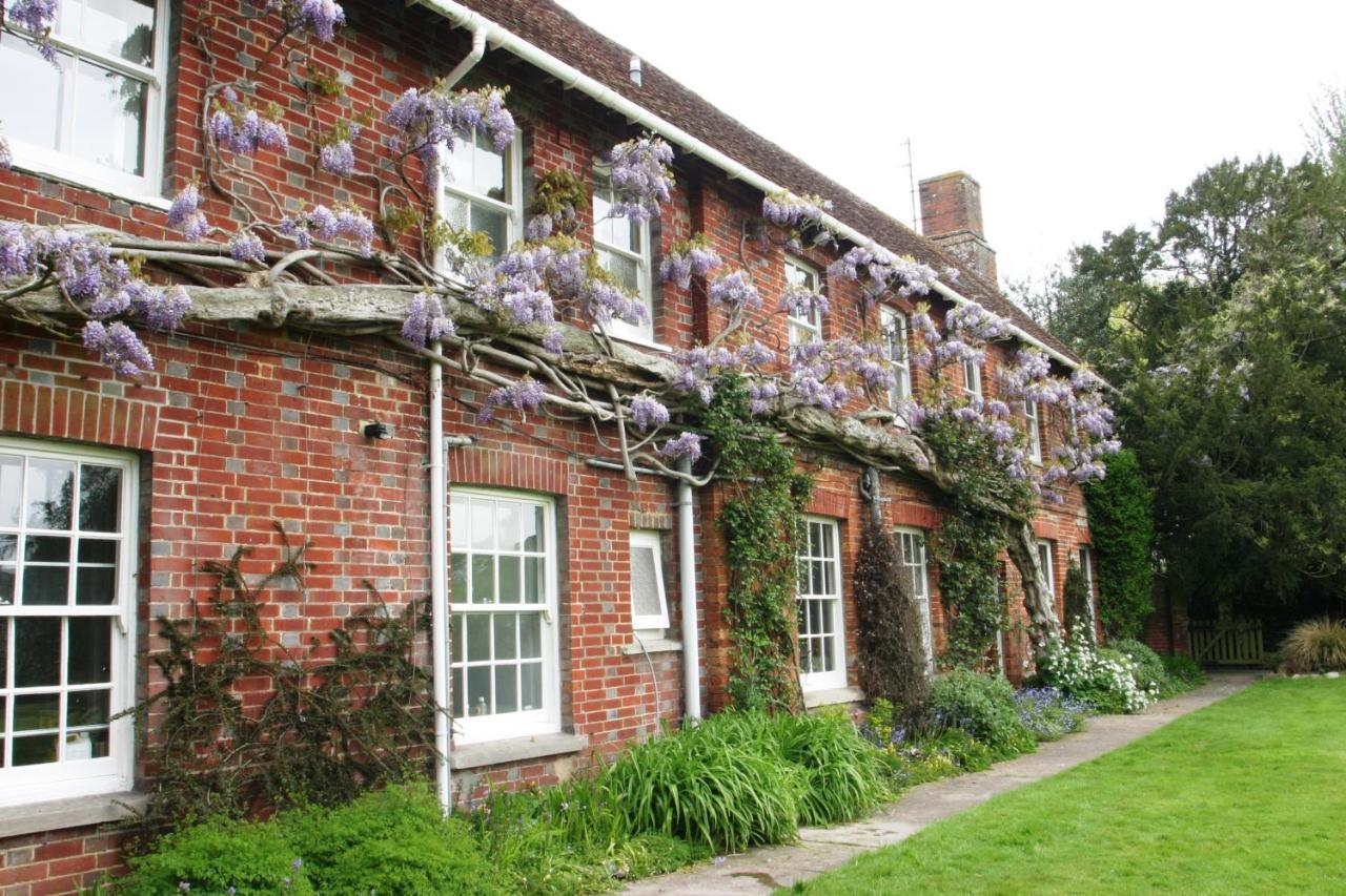 Bridge Farmhouse - Eight Ensuite Bedrooms ซอลส์บรี ภายนอก รูปภาพ