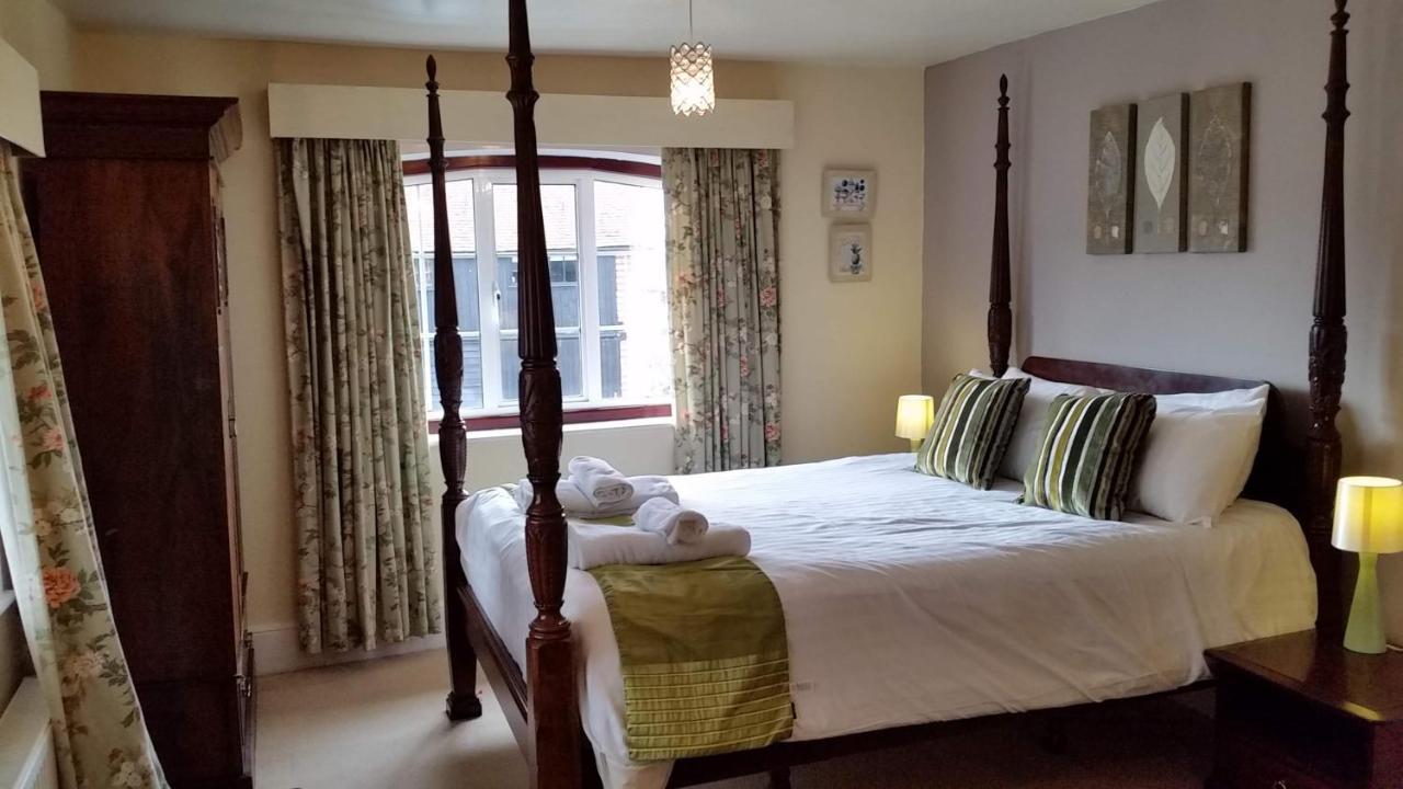 Bridge Farmhouse - Eight Ensuite Bedrooms ซอลส์บรี ภายนอก รูปภาพ
