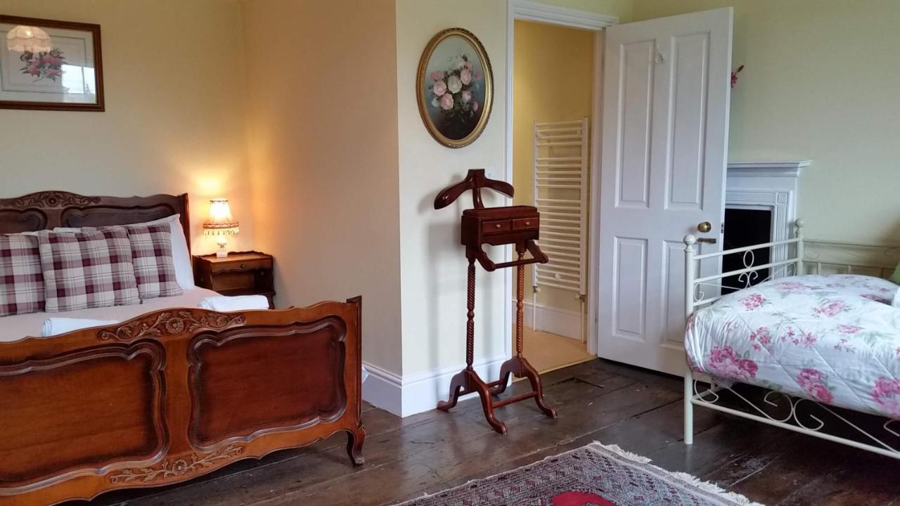 Bridge Farmhouse - Eight Ensuite Bedrooms ซอลส์บรี ภายนอก รูปภาพ