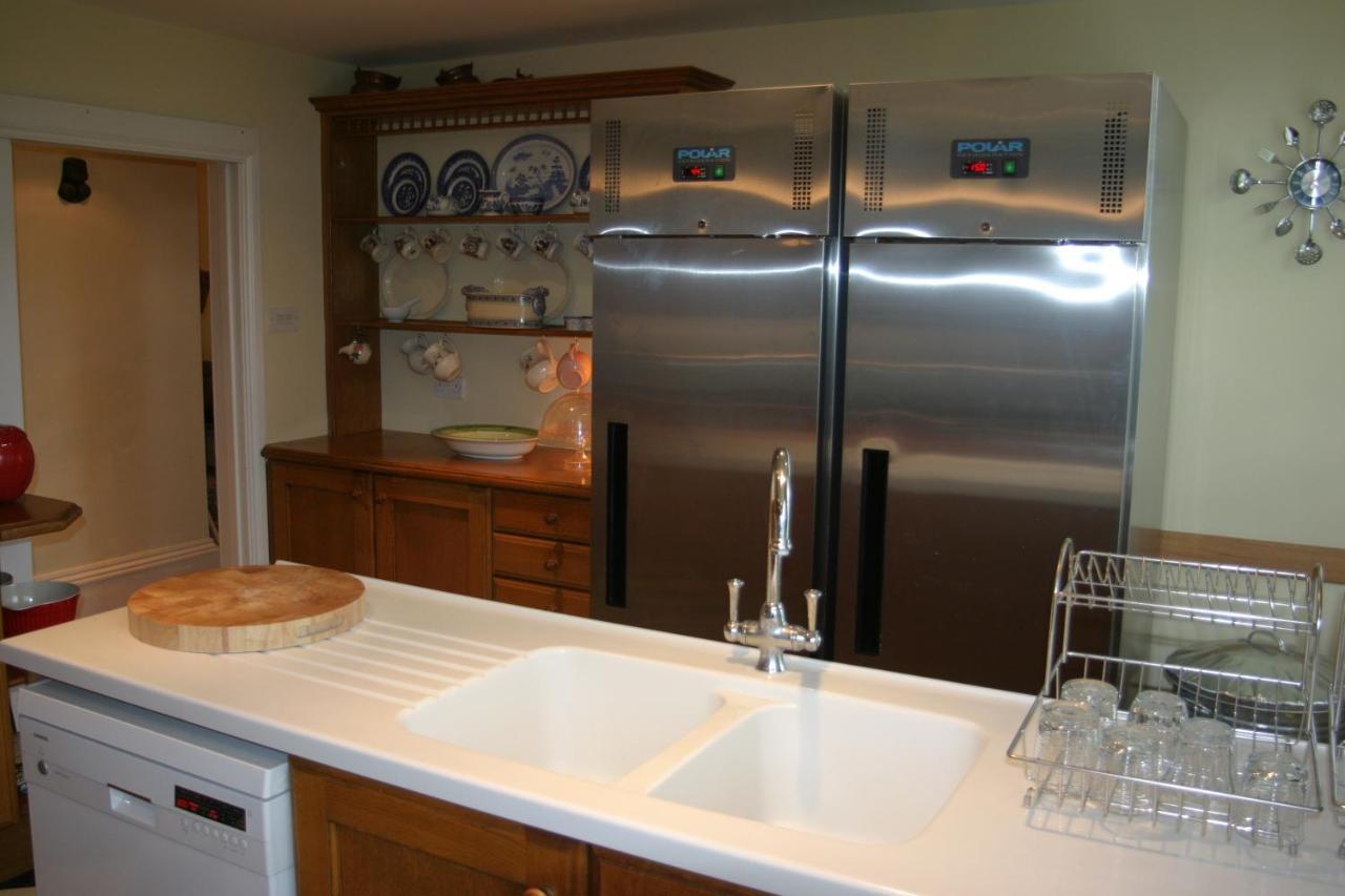 Bridge Farmhouse - Eight Ensuite Bedrooms ซอลส์บรี ภายนอก รูปภาพ