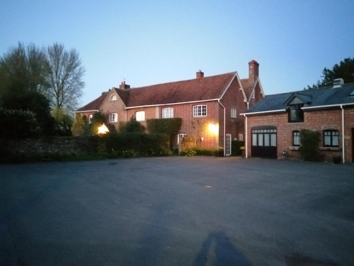 Bridge Farmhouse - Eight Ensuite Bedrooms ซอลส์บรี ภายนอก รูปภาพ