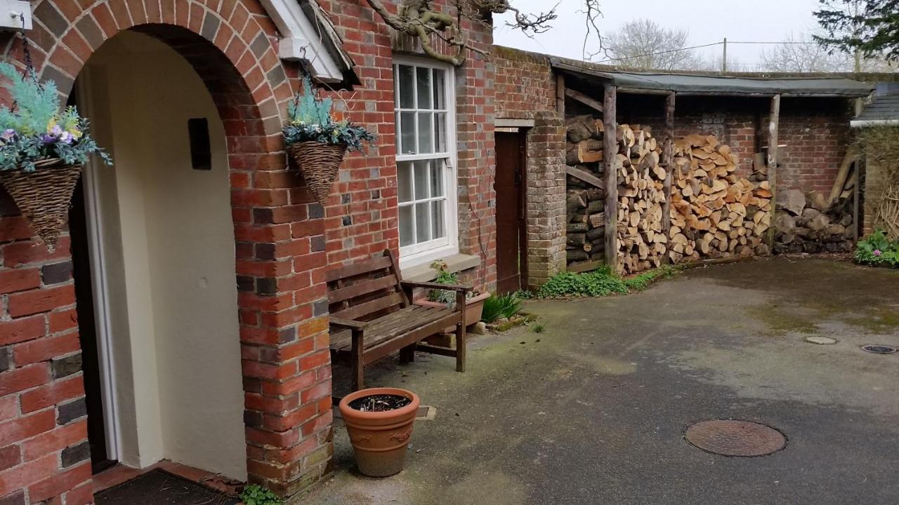 Bridge Farmhouse - Eight Ensuite Bedrooms ซอลส์บรี ภายนอก รูปภาพ