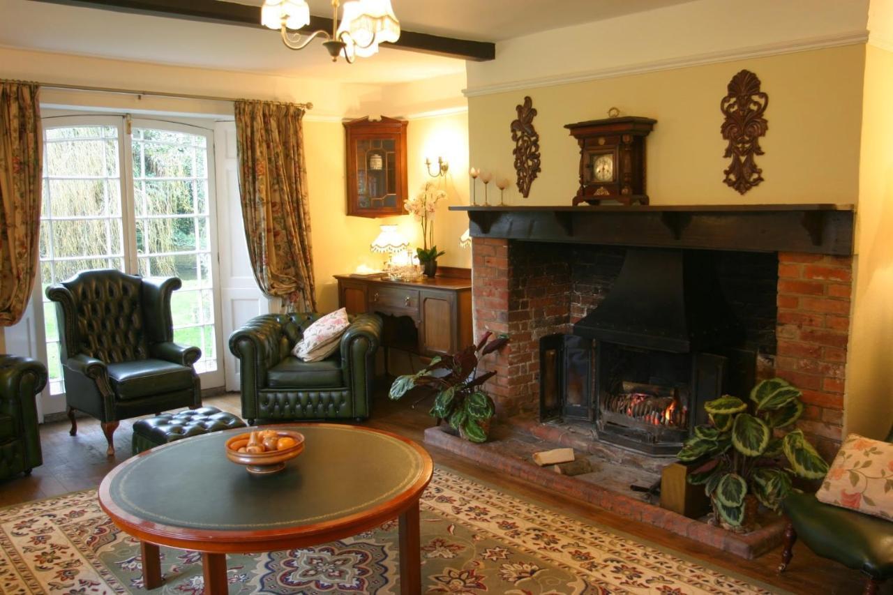 Bridge Farmhouse - Eight Ensuite Bedrooms ซอลส์บรี ภายนอก รูปภาพ
