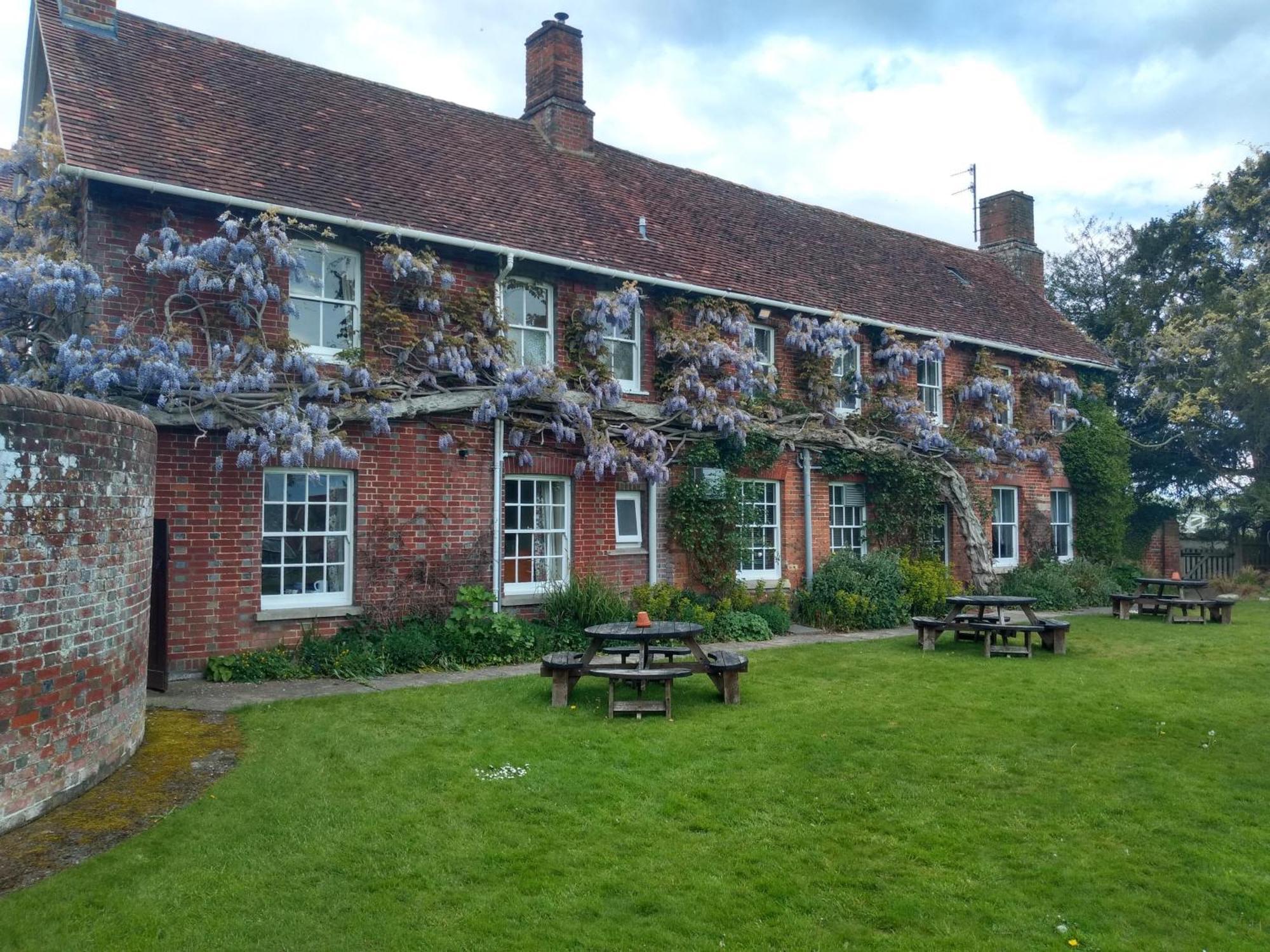 Bridge Farmhouse - Eight Ensuite Bedrooms ซอลส์บรี ห้อง รูปภาพ